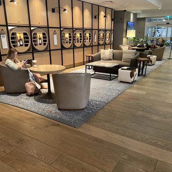 Delta Hotels Kamloops - Lobby - Hotels Near Me - Kamloops, British Columbia
