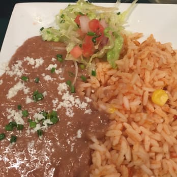 Jose's Cantina - My laughable portion of lettuce and tomatoes for my fajitas. - Mexican Near Me - St. Ignace, Michigan