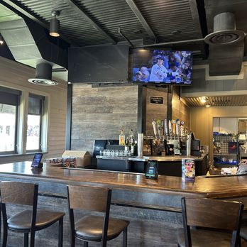 Chili's - Bar area - American Near Me - Goleta, California Chili's - Bar area - American Near Me - Goleta, California