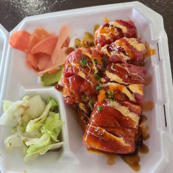 Makoto Sushi - Forever Roll - Sushi Bars Near Me - Aiea, Hawaii Makoto Sushi - Forever Roll - Sushi Bars Near Me - Aiea, Hawaii