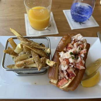 The Tiller Restaurant - Lobster Roll with Truffle Fries - American Near Me - Cape Neddick, Maine The Tiller Restaurant - Lobster Roll with Truffle Fries - American Near Me - Cape Neddick, Maine