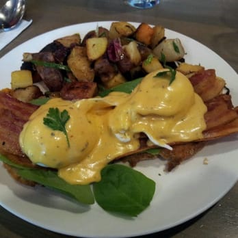 Nicks On Broadway - Eggs Benedict with Bacon - New American Near Me - Providence, Rhode Island