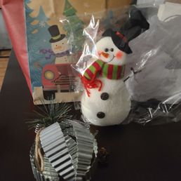 Mystery bag that came with snowman and broken ornament....yeah rip off