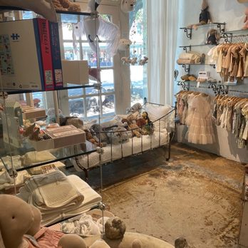 Les Amis - Women's Clothing Near Me - Seattle, Washington