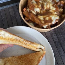 The Hot Potato - Grilled cheese and medium poutine