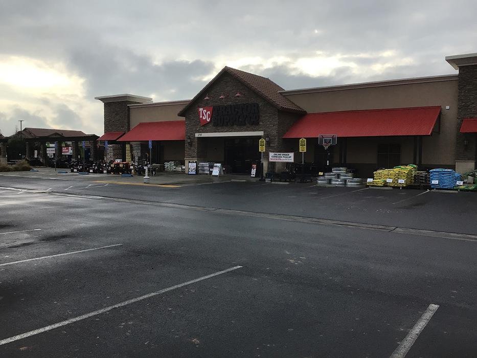 TRACTOR SUPPLY Updated September 2024 1755 W Henderson Ave