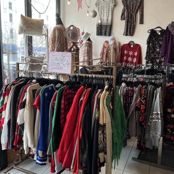 Chic & Unique - Sweaters - Thrift Stores Near Me - Beloit, Wisconsin