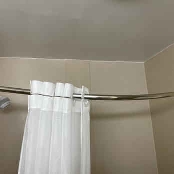 Hampton Inn & Suites Birmingham-Pelham - Shower Rod loose and hanging down. No way to keep curtain closed. Water all over the bathroom floor. - Hotels Near Me - Pelham, Alabama