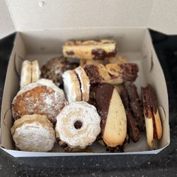 Zio’s Casa Di Dolce - Assorted pound of butter cookies