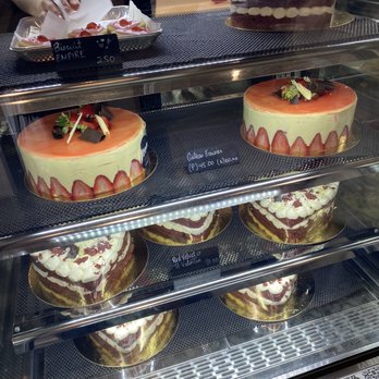 Nonnina - a display of cakes in a bakery - Ice Cream & Frozen Yogurt Near Me - Lachine, Quebec Nonnina - a display of cakes in a bakery - Ice Cream & Frozen Yogurt Near Me - Lachine, Quebec