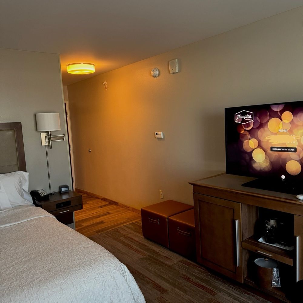 Hampton Inn Denver Tech Center South - King bedroom - Hotels Near Me - Centennial, Colorado