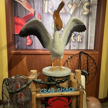 Ray's Crab Shack - Interior - seagull decoration - Seafood Near Me - Newark, California