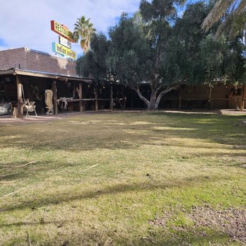 Luchia's Restaurant - Patio seating - New American Near Me - Wikieup, Arizona