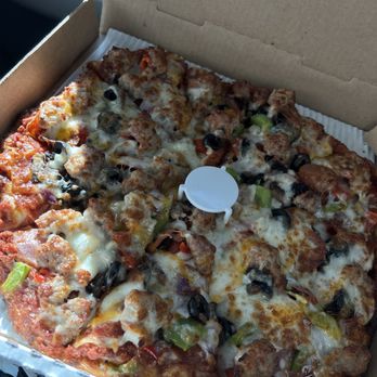 Magoo's Pizza Restaurant - Combination Pizza - Pizza Near Me - Bakersfield, California Magoo's Pizza Restaurant - Combination Pizza - Pizza Near Me - Bakersfield, California