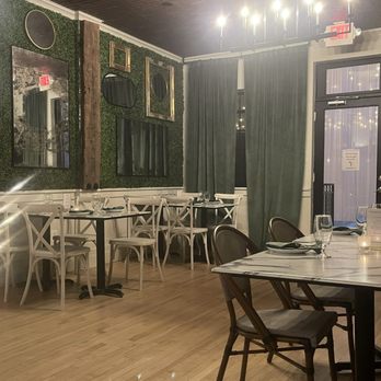 Sewickley Quarter - Wine Bars Near Me - Sewickley, Pennsylvania Sewickley Quarter - Wine Bars Near Me - Sewickley, Pennsylvania