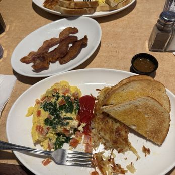 Studio Diner - Zorba omelette, hashed browns, bacon, sourdough toast - American Near Me - San Diego, California