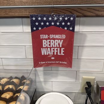 Hampton Inn & Suites Williamsburg-Central - Berry pancakes - Hotels Near Me - Williamsburg, Virginia Hampton Inn & Suites Williamsburg-Central - Berry pancakes - Hotels Near Me - Williamsburg, Virginia
