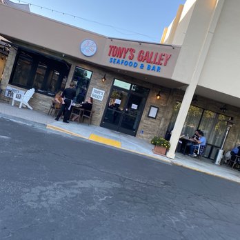 Mandarin Kitchen - Outside entrance - Seafood Near Me - Santa Rosa, California