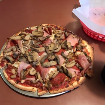 Larry A's Pizza - This is the pizza that has the six ingredients, minus green pepper with extra mushrooms. - Pizza Near Me - Macomb, Illinois