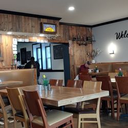 Scully’s - Cozy and inviting. Great view of the lake, too.