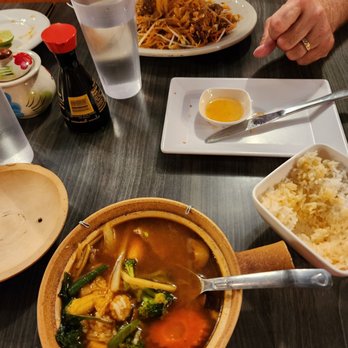 Silver Spoon Thai Restaurant - Kang Pa with Jasmine rice Pad Thai - Thai Near Me - Chicago, Illinois Silver Spoon Thai Restaurant - Kang Pa with Jasmine rice Pad Thai - Thai Near Me - Chicago, Illinois