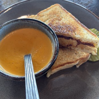 Ranch House Grille & Brewery - Grilled Cheese Sandwich & Tomato Soup - Breweries Near Me - Oracle, Arizona