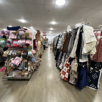 HomeGoods - Inside - Home Decor Near Me - Overland Park, Kansas HomeGoods - Inside - Home Decor Near Me - Overland Park, Kansas