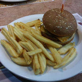 Denny's - The heck...where my lettuce tomato and pickles as per the stuff it's supposed to come with?! - Diners Near Me - Fontana, California