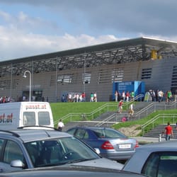 Red Bull Arena - Blick vom Parkplatz zum Stadion beim Eröffnungsspiel gg.Mattersburg