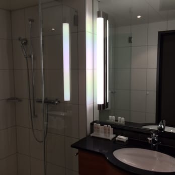 Radisson Blu - Standardzimmer Bad - Hotels Near Me - St. Gallen, SG