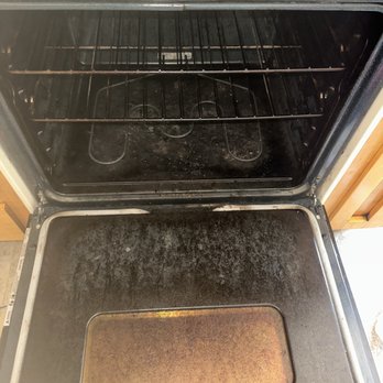 Cedar & Shine - Dirty oven - Home Cleaning Near Me Cedar & Shine - Dirty oven - Home Cleaning Near Me