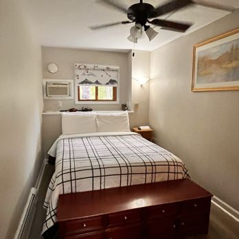 Streamside on Fall River - Hotels Near Me - Estes Park, Colorado