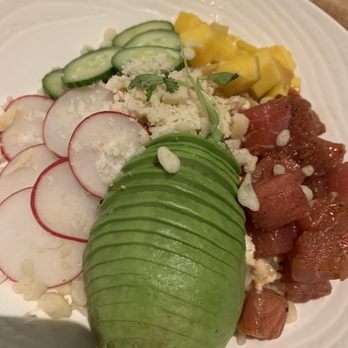 Earls Kitchen + Bar - Tuna poke (Happy Hour) - Canadian (New) Near Me - Richmond, British Columbia