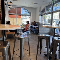 Mendocino Farms - Indoor seating