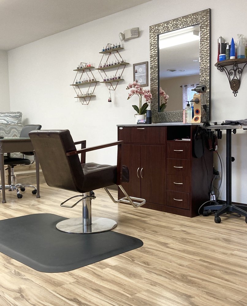 Hair & Beauty Loft Logo