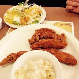 Chicken strips with Mac m cheese and side salad Chicken strips with Mac m cheese and side salad