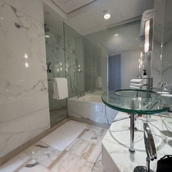 香港康得思酒店 - Corner King bathroom - Hotels Near Me - Hong Kong, HK 香港康得思酒店 - Corner King bathroom - Hotels Near Me - Hong Kong, HK