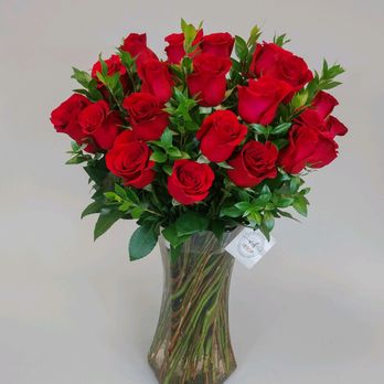 Winter Springs Florist - 3 Dozen Freedom Roses! - Florists Near Me - Winter Springs, Florida Winter Springs Florist - 3 Dozen Freedom Roses! - Florists Near Me - Winter Springs, Florida