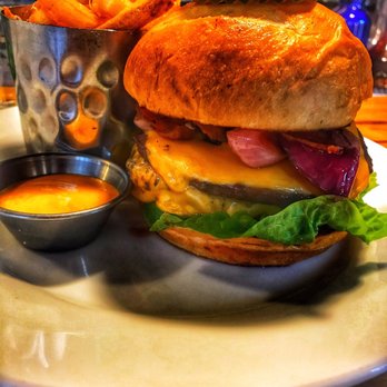 Fall Line Kitchen & Cocktails - Best Burger  in Vail - Sandwiches Near Me - Vail, Colorado