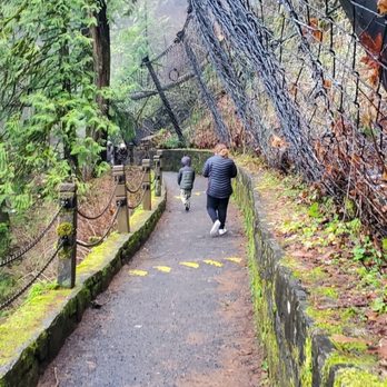 Multnomah Falls - Gorgeous views everywhere you go. - Hiking Near Me - Bridal Veil, Oregon Multnomah Falls - Gorgeous views everywhere you go. - Hiking Near Me - Bridal Veil, Oregon
