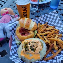 Tree Guys Pizza Pub - Wicked burger. Made me sweat!!!