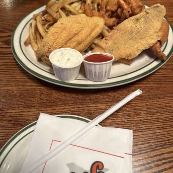 Floyd's Cajun Seafood - Cypress - Floyd's Seafood Platter - Cajun/Creole Near Me - Cypress, Texas