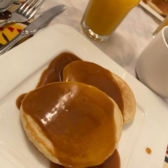 Candlelight Inn Napa Valley - Pancakes with caramel sauce - Bed & Breakfast Near Me - Napa, California Candlelight Inn Napa Valley - Pancakes with caramel sauce - Bed & Breakfast Near Me - Napa, California
