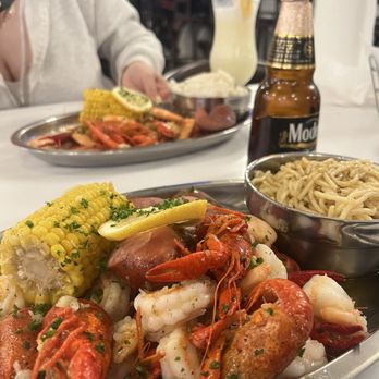 L.A. Crazy Crab - SEAFOOD PLATE - Seafood Near Me - Los Angeles, California