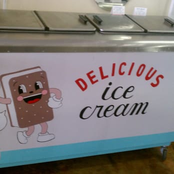 Ginger Corner Market - Their awesome old fashion Ice cream freezer. - Sandwiches Near Me - Pasadena, California