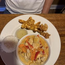 Thai For You - Chicken Massaman Curry dinner dish with Crab Rangoon and Golden Bags