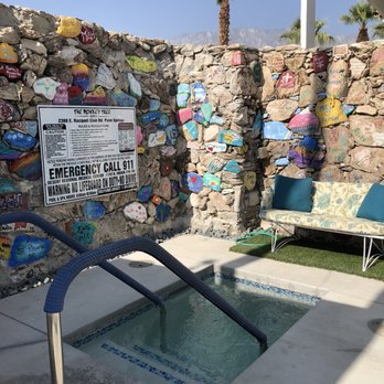 The Monkey Tree by AvantStay - Cold plunge with rocks you can paint! - Hotels Near Me - Palm Springs, California The Monkey Tree by AvantStay - Cold plunge with rocks you can paint! - Hotels Near Me - Palm Springs, California