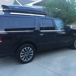 Eight Black - 2015 Navigator L with Thule Ski Box