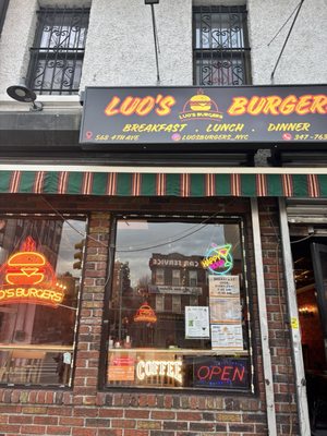 Luo’s Burgers by null