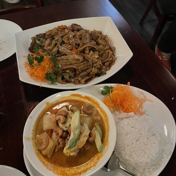 Siam Thai Restaurant - Pad See Pad Se Ew Dinner and Massaman Curry Dinner - Thai Near Me - Decatur, Georgia Siam Thai Restaurant - Pad See Pad Se Ew Dinner and Massaman Curry Dinner - Thai Near Me - Decatur, Georgia